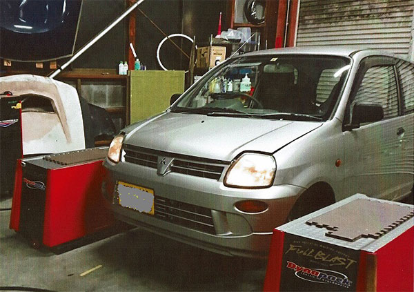テスト車両 三菱ミニカ